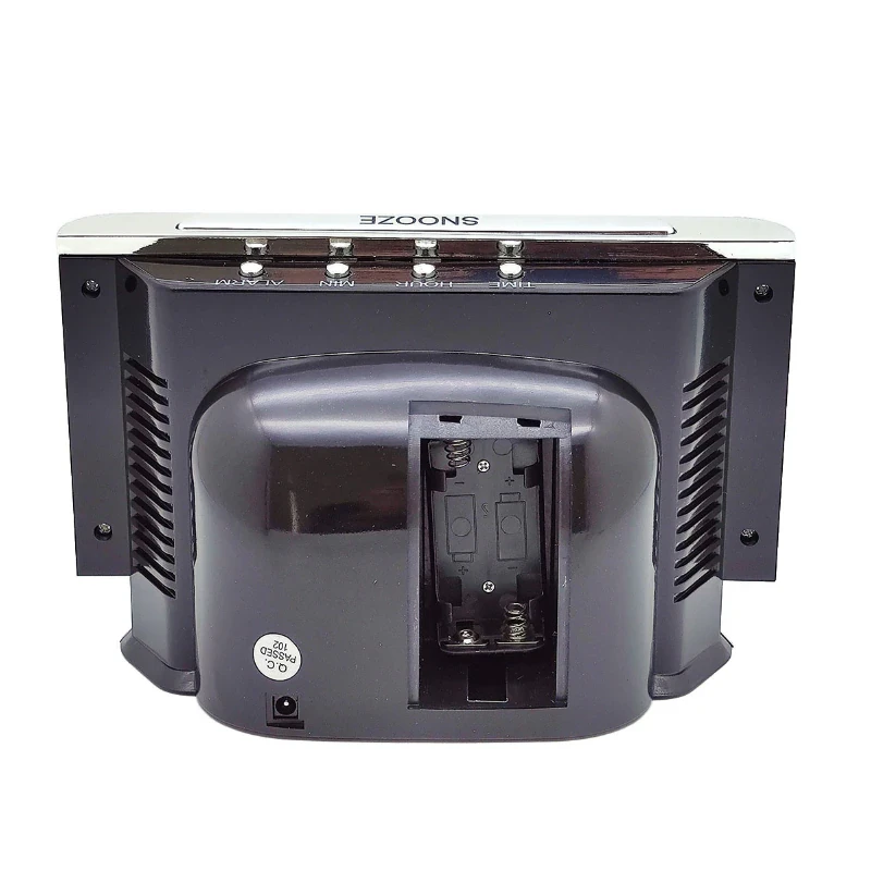 VST-721 digitális ébresztőóra beépített akkumulátorral és szundi funkcióval - választható 12 és 24 órás mód - 12,5 x 5,5 cm-es LDC kijelző