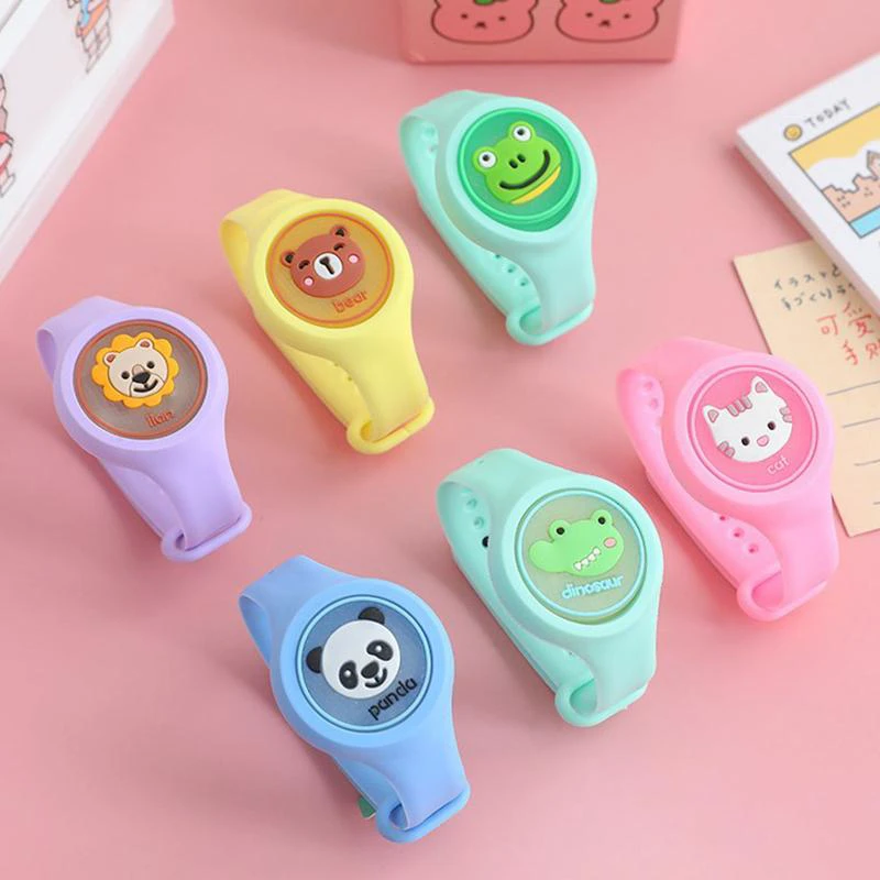 Világítós, mesefigurás szúnyogriasztó karkötő gyerekeknek - 3 db