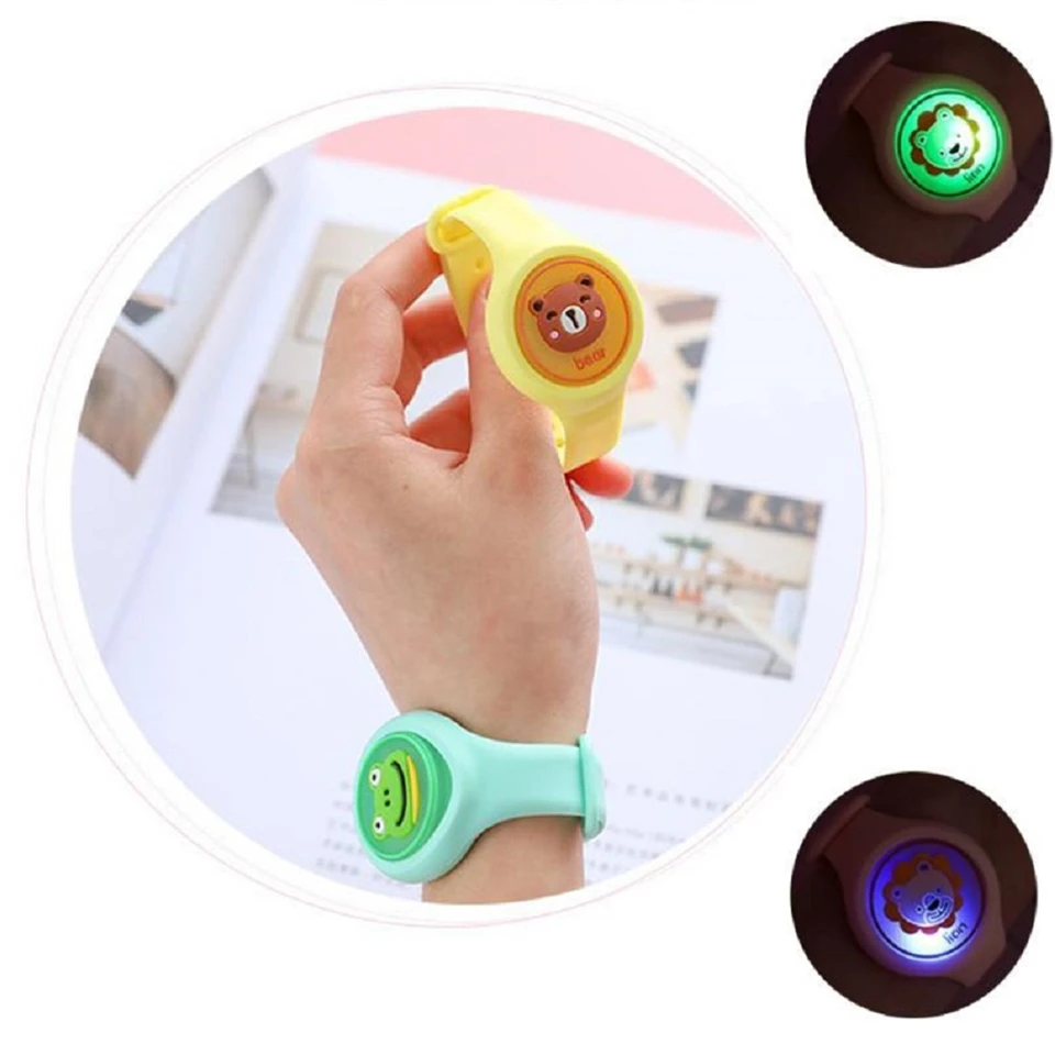 Világítós, mesefigurás szúnyogriasztó karkötő gyerekeknek - 3 db