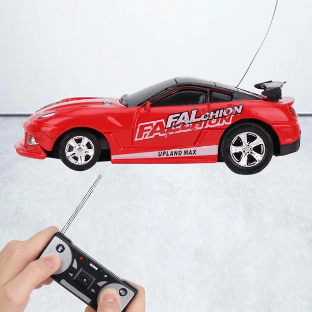 Mini távirányítós kisautó világító fényszórókkal üdítős dobozban