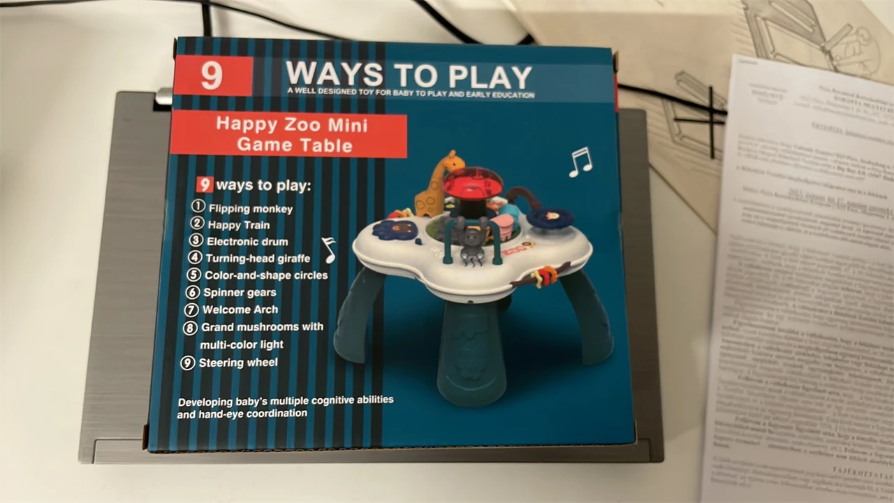 Zenélő, világító állatkertes játék babáknak - színes készségfejlesztő játék állatfigurákkal