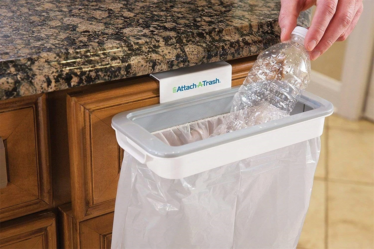 Függeszthető szemeteszsák tartó konyhába